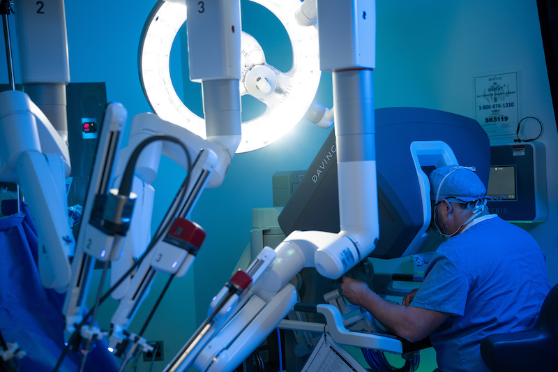 A surgeon performing a procedure using the da vinci system